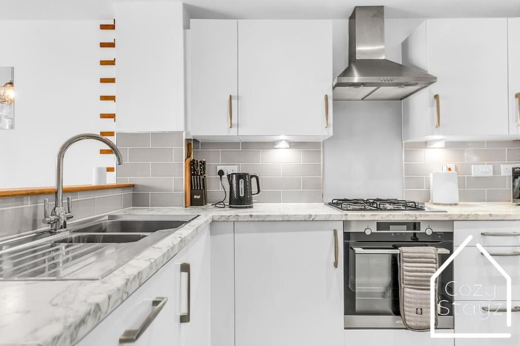 Beautiful 5 Bedroom Home In The City Centre With Gated Parking Birmingam Exterior foto