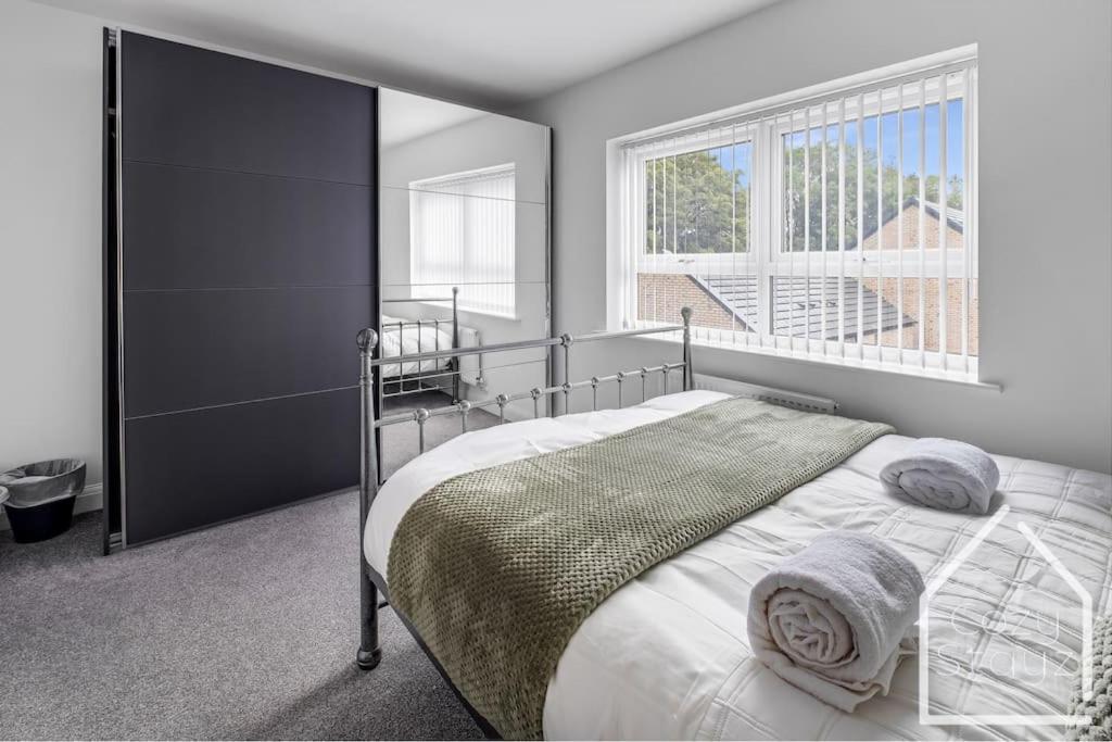 Beautiful 5 Bedroom Home In The City Centre With Gated Parking Birmingam Exterior foto