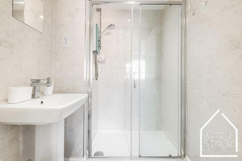 Beautiful 5 Bedroom Home In The City Centre With Gated Parking Birmingam Exterior foto